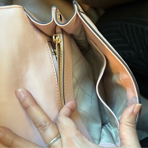 Michael Kors Light Pink Medium Crossbody Bag – Super Cute - Picture 10 of 10